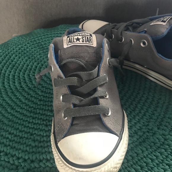 Size 4 boys/girls just tired on converse - Picture 3 of 4
